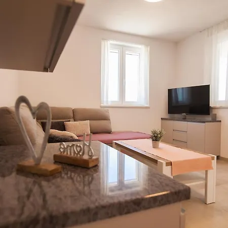 Casarosa Apartman Bol